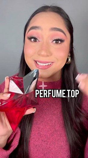 Un perfume para ser inolvidable, para tener el cumplido asegurado!😘 Angel Nova de @muglerofficial 💖✨ Es una delicia, su olor es bastante distinguido. Es un perfume afrutado/dulce/amaderado. La duración de perfume es mortal, 12 hrs como mínimo! Dejas estela por dónde pases, es hermoso. Lo recomiendo para Verano , ideal para quien le guste los aromas dulces, frutales, frescos, y duraderos💖 #perfume #recomendaciones #mugler #angelnova #perfumery #perfumereview #beauty #beautytips #recomendacion 