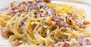 Gordon Ramsay's enticing spaghetti carbonara recipe that takes just 10 minutes