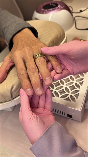 Recuperar unhas com polygel: tutorial de alongamento e banho de gel