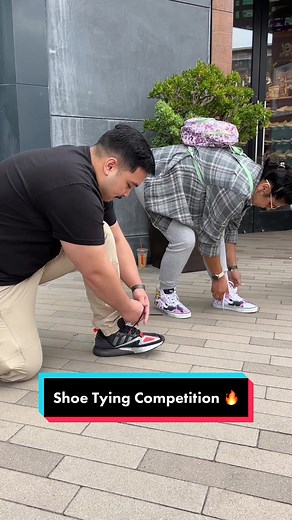 The ultimate shoe tying competition is underway at @razerstoreus San Diego! Join us for the grand opening today to check out the store, the latest gear, and to win some epic giveaways! 🔥💚 #razer #razerstore #sandiego #socal #gaming #OLAFLEX #DoritosDareToBeBurned