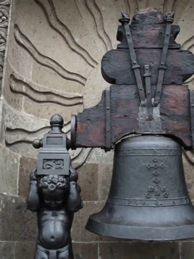 🔔🇲🇽 ¿CONOCES LA HISTORIA DE LA CAMPANA DE DOLORES? Es la campana tradicionalmente relacionada con el llamado de Miguel Hidalgo al inicio de la Independencia de México. Tras la lucha independentista, fue trasladada a la Ciudad de México y hoy se encuentra en Palacio Nacional. 🇲🇽 México: historias que nos dan identidad. #México #HistoriaDeMéxico #CampanaDeDolores #IndependenciaDeMéxico #CityChannel