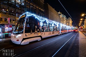 Vánoční Praha 2024: Už jste jeli vánoční tramvají? | Pražské výhledy