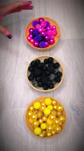 Holding Still, Then Letting Beads Relax #asmr #beadsasmr #oddlysatisfying #visualasmr