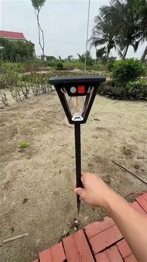 Không Tốn 1 Đồng Tiền Điện! Review Đèn Cắm Sân Vườn Năng Lượng Mặt Trời