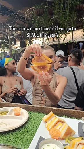 Most people did this trend with the different countries they visited, but I just traveled to SPACE @spacemiami 😜 Some fun crazy facts - I usually go at 6 or 7am - I saw @maup there twice and the first time I was there for 8 hours. Dancing 💃 - on occasion I’ve taken 1 shot (at 6am, I feel it lol) but besides that I go sober - I went by myself twice and had the best time ever including the time I saw Mau p and Dom Dolla which might have been my all time favorite time there 💃 - I also saw Disco 