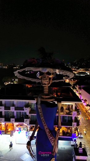 151K views · 3.4K reactions | Puerto Vallarta luce hermoso en estas fechas ✨ Las Catrinas, el malecón y cada rincón decorado nos llenan de orgullo y tradición. Los invito a venir, disfrutar y dejarse enamorar por la magia del Día de Muertos en nuestro bello puerto.  | Chuyita López | Facebook