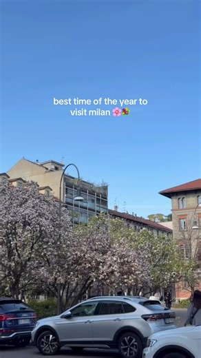 it’s the best time of the year to visit Milan #spring #magnolia