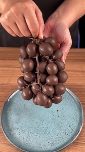 Easy and quick chocolate covered grapes. | Super Recipes