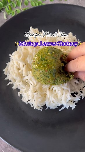 Prachi | Healthy Recipes on Instagram: "🌿🌼 Moringa leaves Chutney🌼🌿 Looking for a natural way to boost your health? 🌿 Moringa chutney is here to the rescue! Packed with iron, antioxidants, and immunity-boosting properties, this flavorful chutney is the perfect addition to your meals. Say goodbye to boring sides and hello to a nutritious twist. Try it today and feel the difference!😍 Recipe- 🍃 Moringa leaves - 1 cup 🍃 Garlic - 3-4 cloves 🍃 Onion - 1 ( roughly chopped) 🍃Tamarind- 2-3 piec