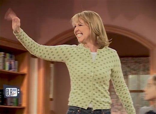 Final curtain call for Amy (Monica Horan Rosenthal) in front of the studio audience. Amy's character and her family added many story lines for the series. "Pat's Secret" was the second to last episode to air and it was one of the best of the series! #EverybodyLovesRaymond #monicahoran #sitcomhistory SHOP HERE! ELR360SHOP.COM | Everybody Loves Raymond 360