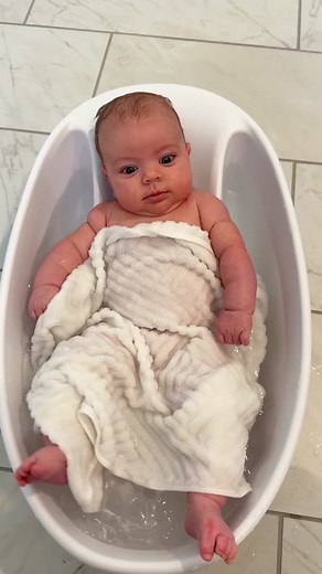 Bath time with Boss Baby and the @Baby Patent Forever Warm Bath. The best combo. #nightroutine #bossbaby #cute #baby 🧼 #foreverwarmtub #foreverwarm #babypatent