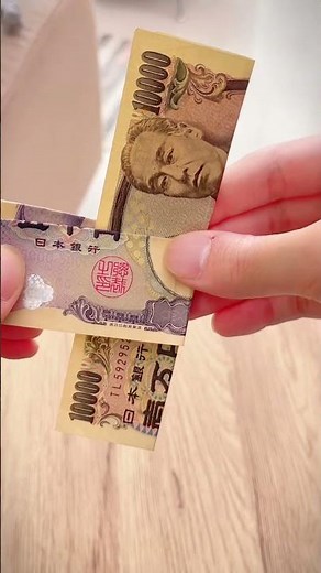 ２回見たらバレるかも。お札が溶けるように貫通するマジック