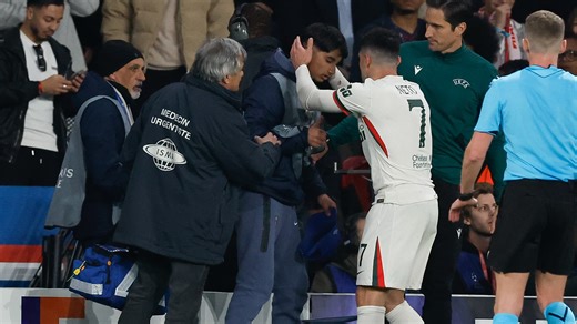 PSG-Chelsea: "Je suis vraiment désolé", les excuses de Pedro Neto au ramasseur de balle qu'il a poussé