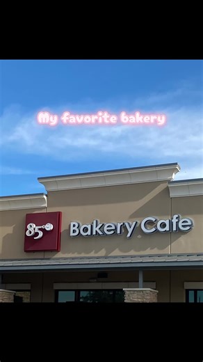 Exploring 85 Degrees Bakery's Pastries and Cakes