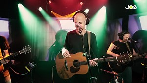 Here’s another live unplugged version of How Love Works to start off the week 🙃 | Milow