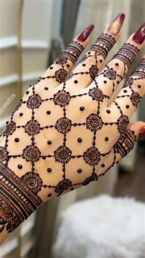 #mehandidesign #dubaipatternmehndidesign #newpattern #fronthandmehndi #backhandmehndidesign