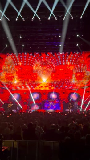 Jon Laurenson on Instagram: "Totally mind blowing @toolmusic Definitely one of the most insane shows I’ve ever witnessed. Ultimate Grunge power with floyd style light show - there’s only 1 Tool 🔥 Danny’s drumming is SUPREME Big shoutout to @headsendofficial who absolutely slayed the support act pre Tool too. Go the lads fucking impressive to watch them rising. Talent is undeniable ⚡️ ⚡️⚡️"