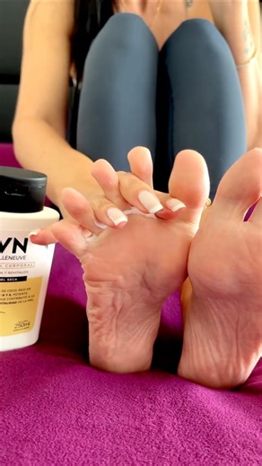 Soles and Toes ASMR 👣 Close-Up Toe Spreading & Lotion #asmr #solesandtoes #toes #selfcare #footcare