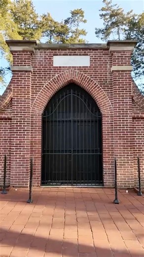 George & Martha Washingtons Tomb #ancestry #history #washington #mountvernon #grave #burialground