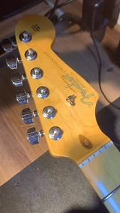 Correct installation of strings, fender stratocaster american standard !! #guitartech #fender #stratocaster #modernguitartech #luthier | Luis Eduardo Vargas Castilla