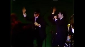 On This Day in Music History – December 9, 1978 John Belushi and Dan Aykroyd released their powerhouse version of Sam & Dave’s “Soul Man” under the name The Blues Brothers. Their take on the 1967 classic became a hit in its own right, climbing to #14 in the U.S.—while the original had soared all the way to #2. Their rendition wasn’t just a cover… it was a celebration. Belushi’s gritty, full-throttle vocals and Aykroyd’s sharp harmonica breaks brought humor, heart, and high-energy soul to a song 