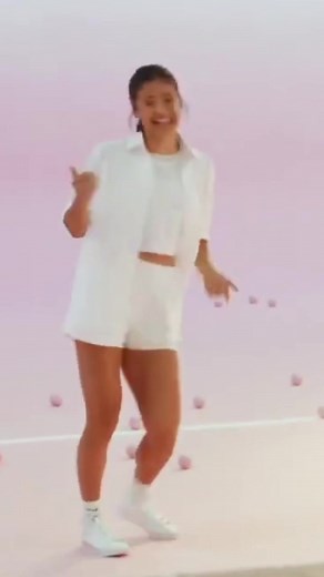 Emma Raducanu received private dance lesson from @Dua Lipa in @Evian ad #emmaraducanu #raducanu #dualipa #evianwater #tennis #british #dancelesson #advertisment #fyp #foryou