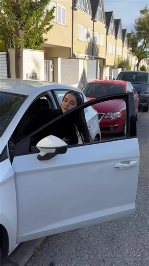 📢 ¡Qué chollo! ¡Solo paga 9,99€ en lugar de 29,99€! 65% de descuento en escape room al aire libre por las calles de Buitrago del Lozoya, uno de los pueblos con más encanto de España. Reúne a tu equipo, recorre sus calles y resuelve los enigmas escondidos entre sus piedras centenarias 🔓. El acceso a la app es válido para hasta 4 participantes y vas a tu aire y ritmo ⏰. Desde que empieces dispones de 12 horas para acabar. Pero no te asustes, el juego no te llevará más de 2 horas en completarlo, 