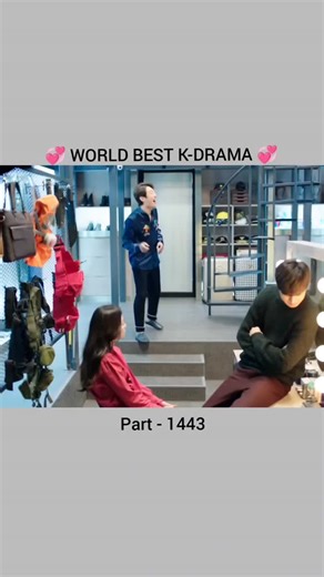 K-drama box on Instagram: "जापान अब "चलते कदमों" से बिजली बना रहा है! जापान में अब ऐसी पाइज़ोइलेक्ट्रिक (Piezoelectric) टाइलें लगाई जा रही हैं, जो तुम्हारे हर कदम से पैदा होने वाली ऊर्जा को बिजली में बदल देती हैं! जब लोग इन टाइलों। पर चलते हैं, तो उनका वजन और हलचल टाइलों पर दबाव डालता है, जिससे टाइल हल्के से झुकती है और मैकेनिकल स्ट्रेस पैदा होता है। टाइल के अंदर मौजूद खास पदार्थ इस दबाव को इलेक्ट्रिक चार्ज में बदल देते हैं। हर कदम से थोड़ी-थोड़ी बिजली बनती है, लेकिन जब लाखों लोग रोज़ चलते हैं -