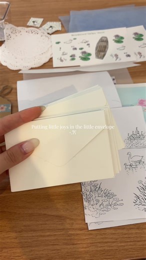 In the little envelop that’s part of the big mail, you’ll get this month’s duck sticker, paper swatches for crafting, and extra set of stickers! There will also be extra goodies for first 10 members 💕 I love putting tiny cute elements into my mail. Sign up is open until early Feb to receive this mail~ #scrapbooking #snailmail #mailclub #scrapbook #duck