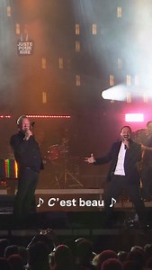 Quand @davidcorrivo et @andrephilippe_gagnon unissent leurs voix pour reprendre « Un peu plus haut » de Ginette Reno et Jean-Pierre Ferland, ça donne un moment vraiment unique! ✨ Un extrait fort et marquant du spectacle « Imite-moi si tu peux », présenté au Festival Juste pour rire Montréal 2025! 💙🎤🎶 👉 Voyez toutes les dates de la tournée de David Corriveau ici: HAHAHA.com | Juste pour rire