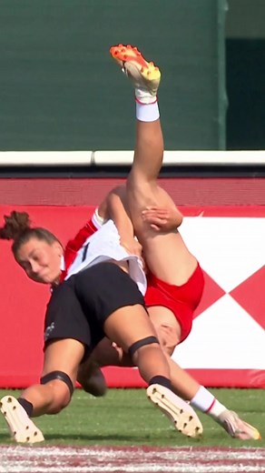 Winning the collision in rugby 💥 #rugby #hsbcsvns #womensrugby #hsbcsvnsdxb