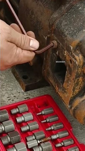 Screw Extractor remove broken, damaged, or seized screws bolts without damaging surrounding threads