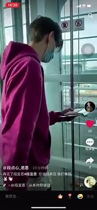 Mark Tuan accepting letters from fans... He's crying😭😭😭 I'm crying toooo we will gonna miss you ...😭😭😭 Have a safe flight✈️✈️ ~ tuanzy🐰 | GOT7 WORLD