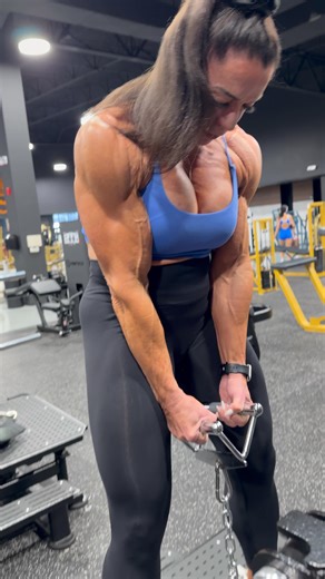 TAMMY KEARN on Instagram: "You can only get there yourself. Every new year, I see a flood of advertisements promising short paths to a new body. They prey on our desire for a magnificent physique that comes through some new and easier way - shortcutting discipline, consistency, sacrifice, and patience. The hard truth is that there are no magic shortcuts. You can’t buy your way to a better physique - no matter who you are or what you have. The good news is that YOU CAN DO IT - if you commit to it