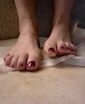 That Crunch Though 😌🔥 #asmr #satisfying #barefoot #oddlysatisfying #crushing #asmrsounds #crunchy