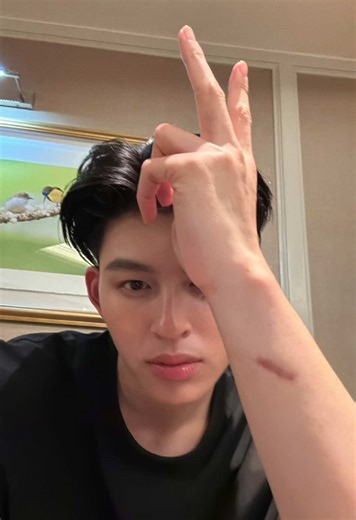 Naravit emang paling totalitas kalau soal mencintai Phuwin secara ugal-ugalan 😂 #pondphuwin #ppnaravit #phuwintang #fyp #foryoupage