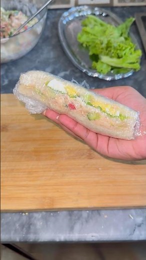 How to wrap a cold sandwich | how to use cling wrap |