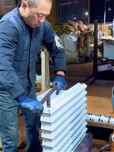 we are the cast iron radiator factory in China, the Cast iron radiator has a larger radiation area and a higher thermal efficiency, no special demands on quality of water, not easy to be eroded, have longer service life. We can supply door to door service of our cast iron radiator.#radiator #castironradiator #homeheater#heater#manufacturer