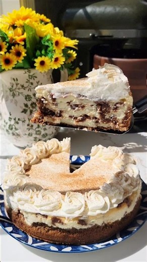 Cinnamon Roll Cheesecake