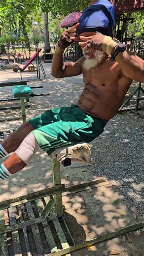 Sit -Ups. Front and oblique twists. #rastacoach