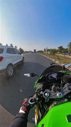 ZX6R Cutting Through Traffic Like a Monster #viral #shorts #tranding #traffic #biker #zx6r