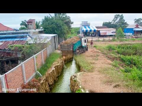 Good Job Succesful Connected 100% Land Filling Up Use Mini Bulldozer KOMAT'SU D20P and 5ton Truck