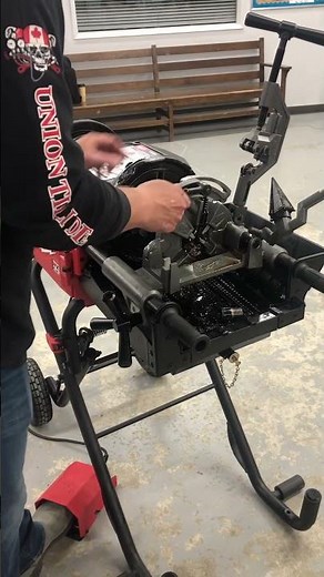 Milwaukee MX Fuel pipe threading machine demo