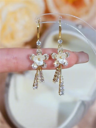 The first bouquet of spring flower earrings #Earrings