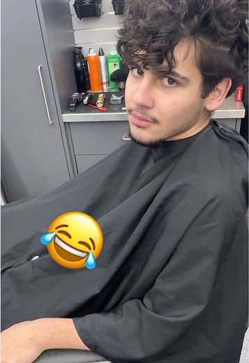 What did he use to pass my guard back ❓🤷‍♂️ Link in bio to book📲💈#ad #fyp #barber