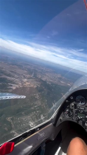 Formation sailplanes riding thermals above the rugged landscape of southern France. These high performance gliders show how pilots stay airborne using rising air currents while flying close together with strong control and awareness. The cockpit view also shows how flight instruments and yaw string help pilots stay coordinated during soaring flight. Scenes like this reflect the strong gliding culture around Montpellier and Pic Saint Loup. Love the calm and smooth soaring moments captured by @est