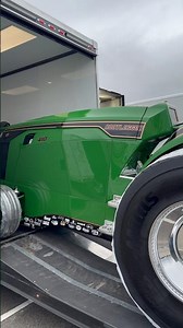 Unloading the “Bootlegger” John Deere Pro Stock Tractor! #JohnDeere #TractorPulling #Farming #Foryou