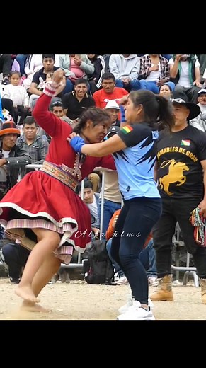 2.1M views · 18K reactions | #mujeres takanakuy abancay #takanakuy #luchalibre #boxing #fighter #pelea #reels #viral | Alfa Films | Facebook