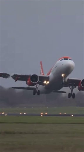 Easyjet A320 Aborted Landing Go Around - Manchester Airport