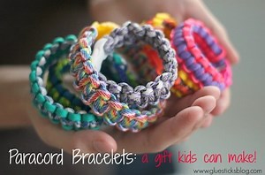 DIY Paracord Bracelet: A fun and functional gift that kids can make!